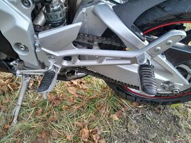 Suzuki gsr 600 - 14