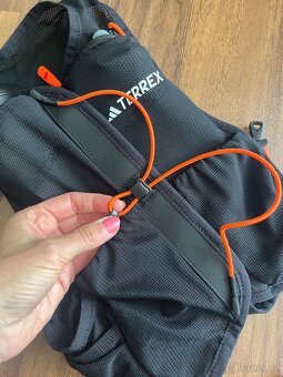 Běžecká vesta vestička s láhvemi Adidas Terrex Trail Running - 14