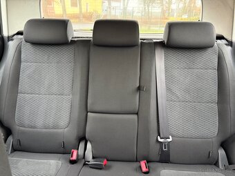 Volkswagen Golf Plus 1.6 TDI 2009 manuál - 14