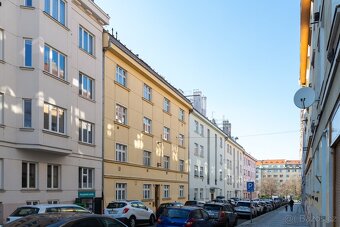 Nabízíme nový designový 4+KK po rekonstrukci – prostorný, sv - 14