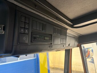 IVECO MP 180E25W 4x4 třístranný sklápěč s hydraulickou rukou - 14