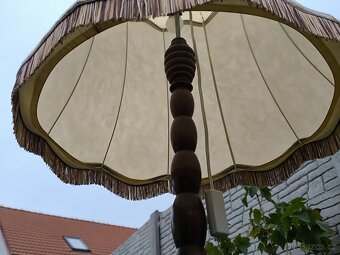 Prodám starožitné křeslo Ušák + Taburet + Lampa - 14