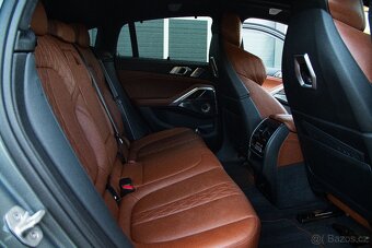 BMW X6 M60i xDrive INDIVIDUAL/B&O/SKY LOUNGE/MASÁŽ - 14