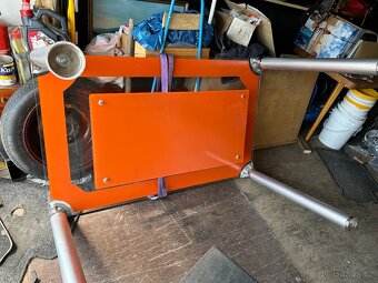 skleněný stůl - 14