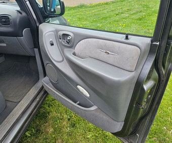 Chrysler Grand Voyager 2.8 CRD Automat 7 Míst - 14