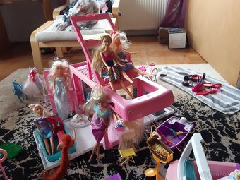 Barbie karavan a spousta doplňků - 14