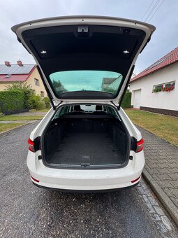 Škoda Superb Combi 2.0 tdi 110kw - 14