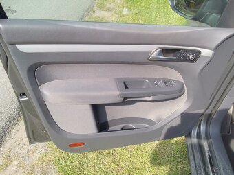 Touran 2.0 TDI r.v.2014 Top originální stav serviska - 14