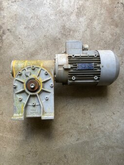 Elektromotor s převodovkou - 14