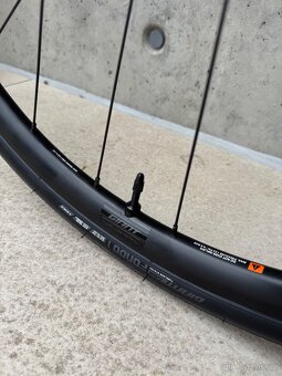 Silniční kolo Giant DEFY vel. M/L (177-187cm) Carbon - 14