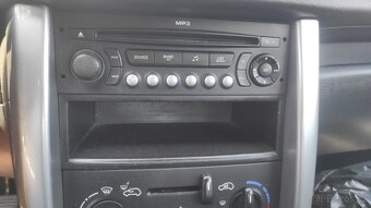 Peugeot 207 1,4 VTi benzín 70kW - 14
