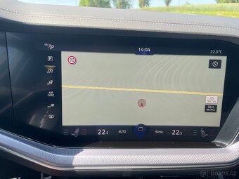 VW TOUAREG 3.0TDI 210kW • RLINE • WEBASTO • MASÁŽE - 14