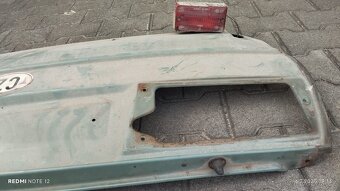 Zadni čelo na ŠKODA 105/120 s lištou a světlem. - 14