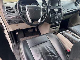 Chrysler Town Country 3,6 2x DVD RT Kůže 2011 - 14