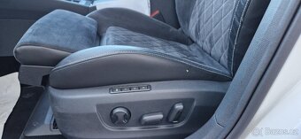 Škoda Superb 2.0 TDI DSG SportLine 4x4 PanoramaŤažnéKamer - 14