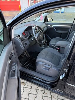 Vw  Touran 2.0tdi 103kw rok 11/2007 - 14