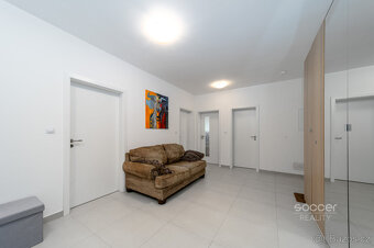 Prodej bytu 4+kk/sklep/garážové stání/balkon, 104m2, ul. Nep - 14