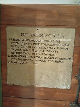 Vybavení dílny. Nabíječka, hasicí přístroj, pila - 14