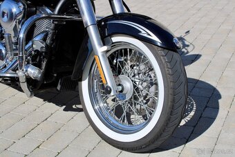 Kawasaki Vulcan VN 900 Classic Special Edition - 14