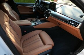 BMW 530e Touring xDrive °M-packet°Laser°V Zaruke do 6/2026 - 14