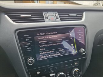 Škoda Octavia Combi 2,0TDI Sport DSG 110kW ACC KESSY 2020 - 14