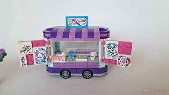 LEGO® Friends 41336 a 41332, Emma a umělecká kavárna - 14