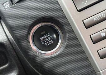 Toyota Corolla 2,2 D4-D TAŽNÉ, SERVISKA nafta manuál 100 kw - 14