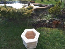 dřevěné vyvýšené zahradní záhony, květináče, jahodníky - 14