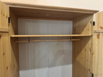 Krásná dřevěná Ložnice IKEA HURDAL z masivu Komplet - 14