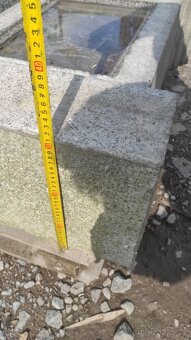 Starý kamenný pomník, boží muka, žulový pomník - 14