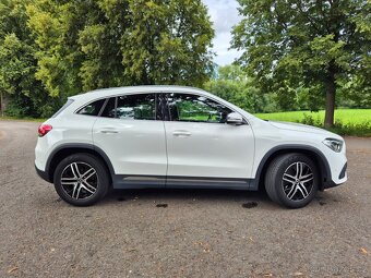 Mercedes Benz GLA200d 2.0 - 14