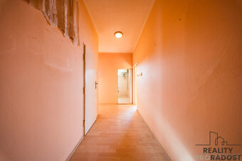 Prostorný byt 2 + kk v Bzenci - 14