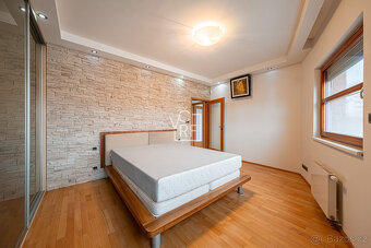 Prostorný střešní byt 3+1 s terasou - 90m2 + 30m2 terasa, Pr - 14