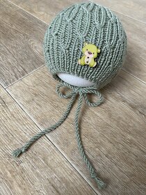 Ručně pletená dětská čepice 3-6 měs. různé barvy - 14