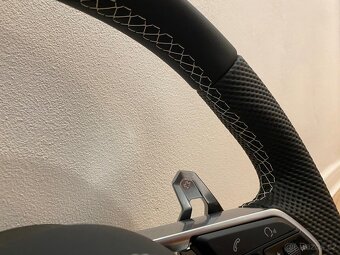 AUDI R8 VOLANT SPORTOVY - START/STOP - DRIVE SELECT - 14