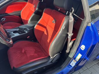 Prodám Dodge Challenger Srt widebody 6.4 originál Full - 14