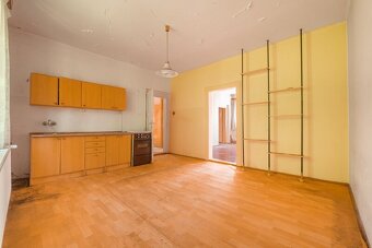 Prvorepubliková vila 5+2 (7+3) 380m2 / balkon /garáž / zahra - 14