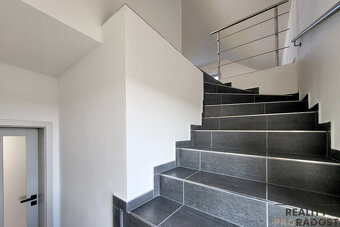 Prodej moderní novostavby domu 5+kk s garáží a pozemkem 958 - 14