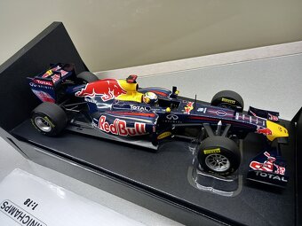 2X F1 RED BULL RB6 2010 a RB7 2011 VETTEL MINICHAMPS 1:18 - 14