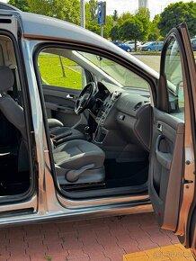 Volkswagen Caddy 1.6 TDi 7 míst - 14