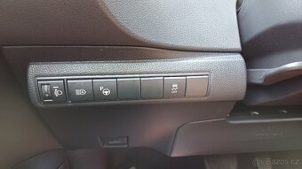 Toyota Corolla Hybrid 1.8 72kW GR Sport 1.maj-Záruka-ČR - 14