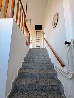 Prodej dvoupodlažního rodinného domu – Kožlany 2 samostatné - 14