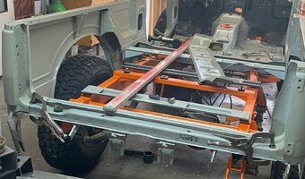 Práh Suzuki Samurai. - 14
