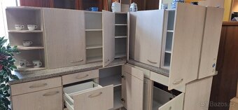 Bytelná kuchyňská linka včetně dřezu a baterie - 14