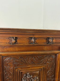 Starožitná vyřezávaná skříň (135030) - 14