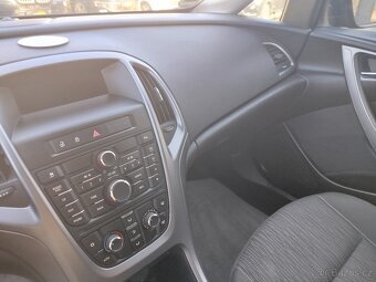 Opel Astra kombi 1.6i 85 kW, r.v. 4/2014, najeto 184.484 km - 14