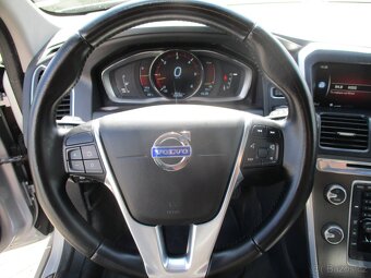 VOLVO XC60 2,4D4 Summum AWD Auto Pano Xen 2014 - 14