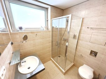 Prodej luxusního mezonetového bytu 4+kk, 99 m² + sklep, Koru - 14