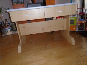 Dřevěný stůl - 14