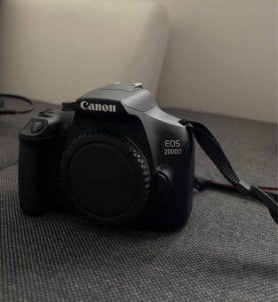 Canon EOS 2000D - 14